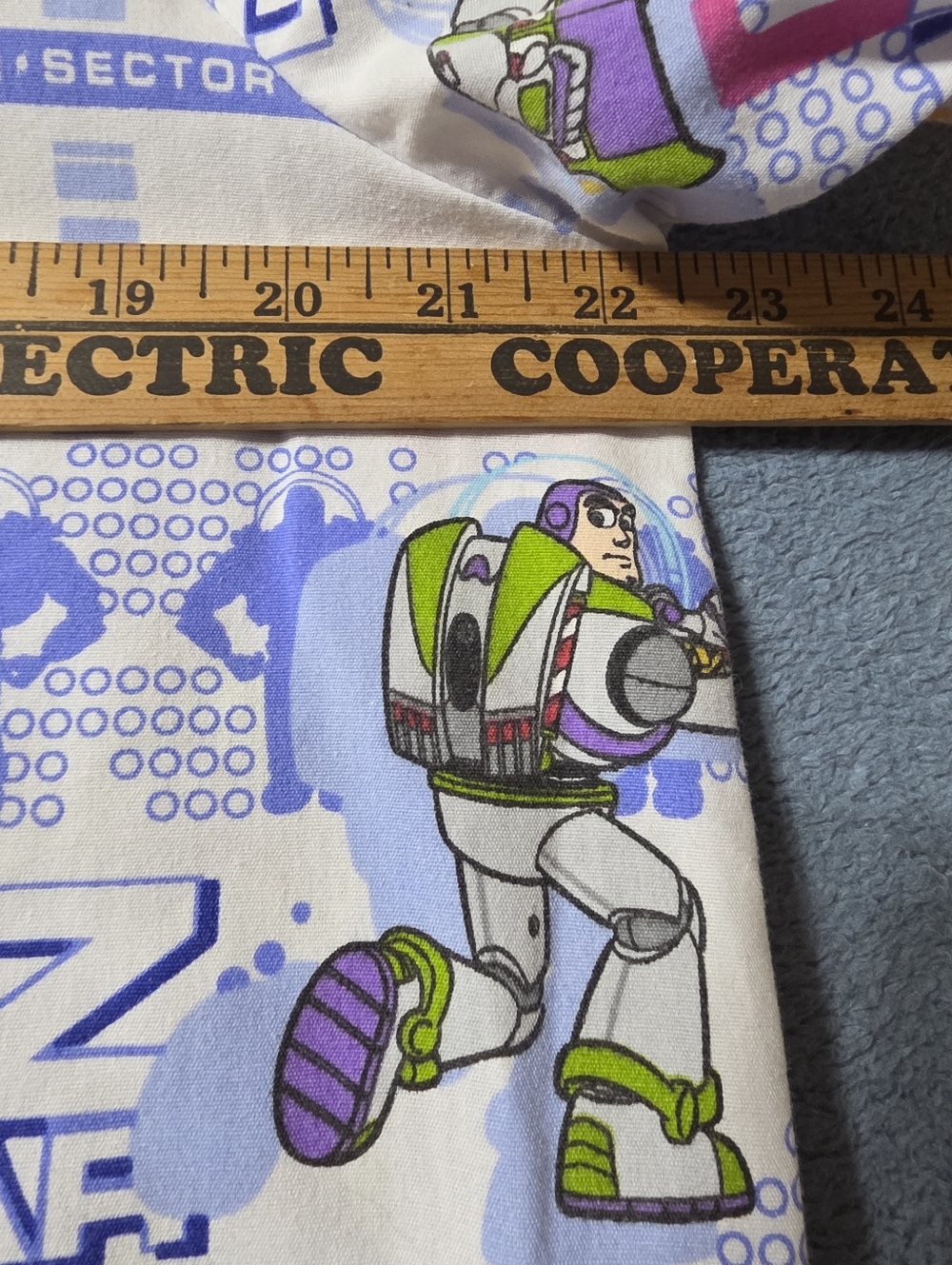 Toy Story Women's Medium Scrub Top Buzz Lightyear Medical Nursing Nurse Disney - Picture 3 of 7